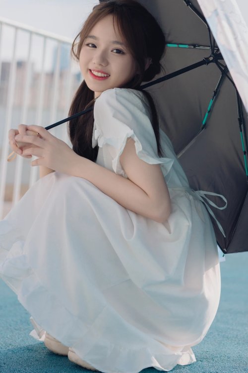 阳光下的软萌系甜妹