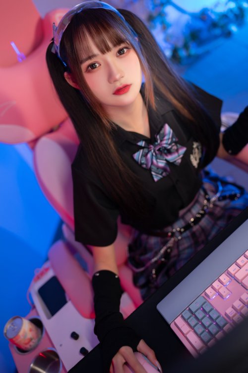 电竞少女 兔子不吃胡萝卜