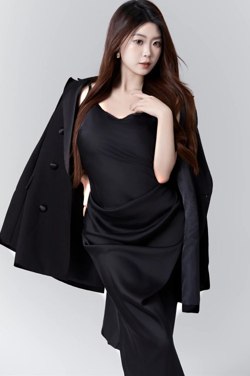 艺图语黑色西装写真