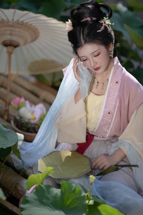 艺图语 荷风送香