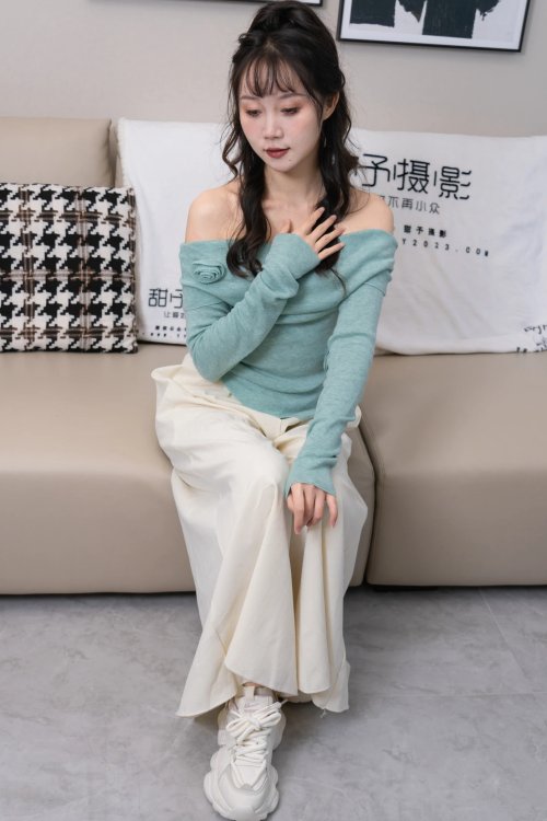 甜予摄影 丹丹运动鞋白棉袜裸足