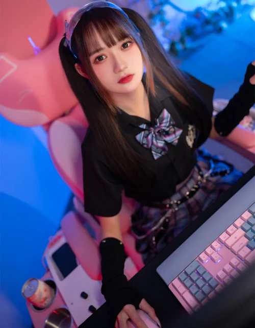 电竞少女 兔子不吃胡萝卜
