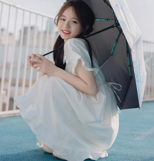 阳光下的软萌系甜妹