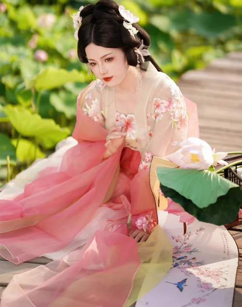 误入藕花深处 魚小鯉