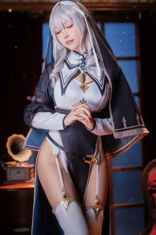 Shirogane noel Nun